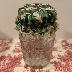 NWOT LONGABERGER GLASS MASON JAR w/ CHRISTMAS LID COVER.